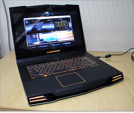 イエローで統一。