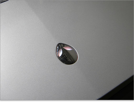 少し山なりになったデザインです。