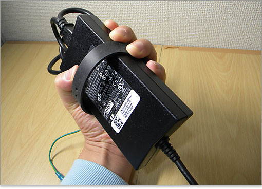 150WのACアダプタ。