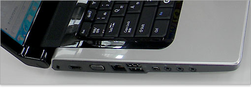 SB端子2つ(うち1つはeSATA端子共用)、IEEE1394端子、マイク端子、ヘッドフォン端子2つ。