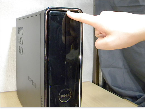 イジェクトボタン右隣のボタンを押します。