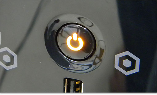 レンジ色で点灯します。