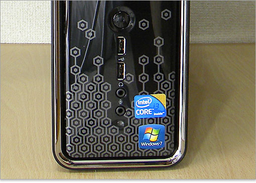 初めてではないかと思いますが、幾何学模様のパターンデザインがあしらわれています。