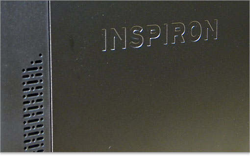 エンボス加工のINSPIRONロゴ。