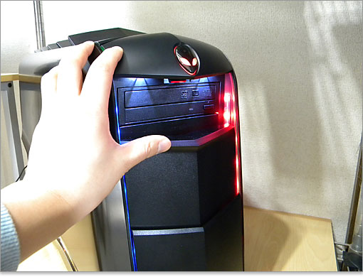 写真撮影の際ブレるので手で押さえています。