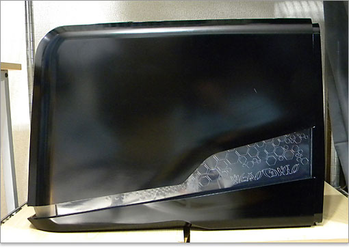 完全な光沢ブラックのモデルは多い