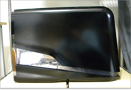 Alienware Aurora ALXの左側面。