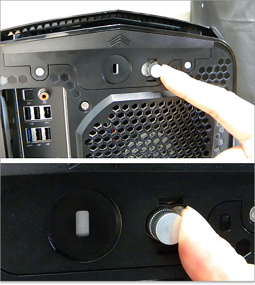 背面にサイドパネルを開けるスイッチがあります。