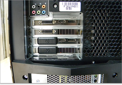 拡張スロットは、PCIe x16 を2つ、 PCIe x1 を2つ装備