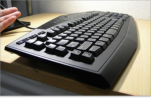 Alienware TactXキートップが高めで、押し応えのあるキーボードです。