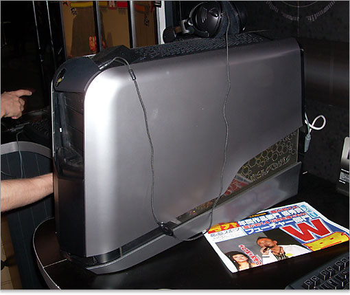 Alienware Aurora ALXのように8箇所もあっては目障りです。