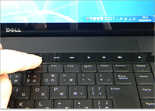 タッチセンサー式のマルチメディアキー。音量調整や再生停止などコンテンツの操作がワンタッチで行えます。