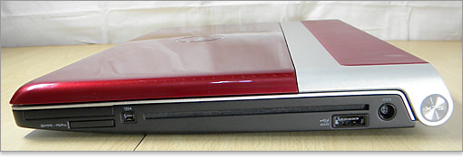 eSATA(USB共有・Power Share USB仕様)を装備。