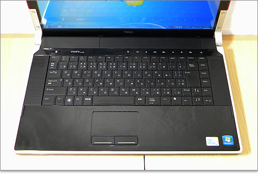 キーボードと周辺は、下位もモデルにはない要素が多いです。