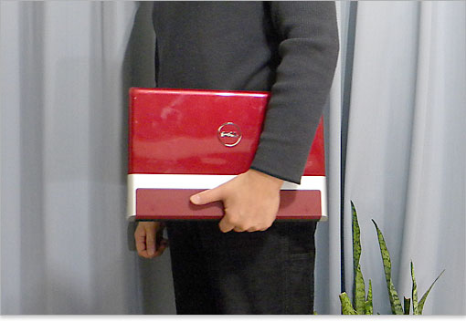 Studio XPS 16はやや大きめに感じます。