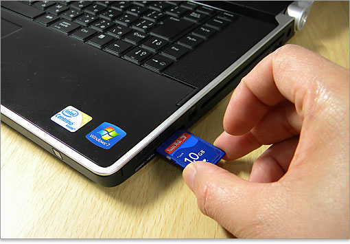 SDカードを挿入してみます。