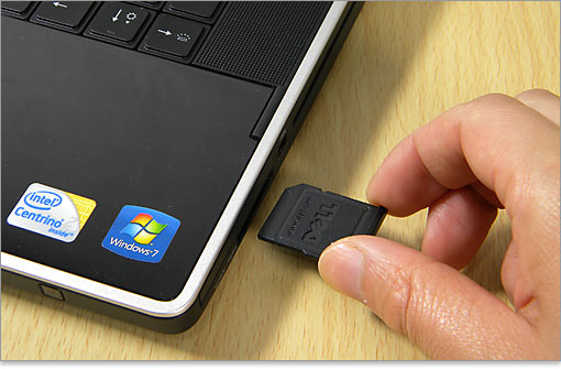 8規格対応メモリカードスロット