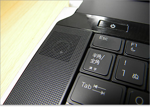 スピーカーを内蔵。