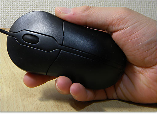 マウスサイズは標準的。