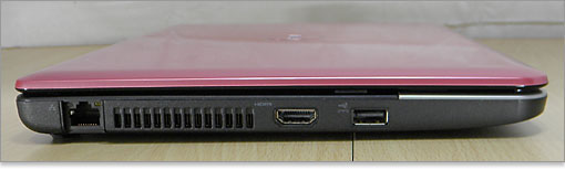 左側面は、100Base -TXのLAN端子、HDMI端子、USB端子1つ装備。