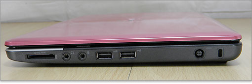 右側面には、5規格対応カードスロット