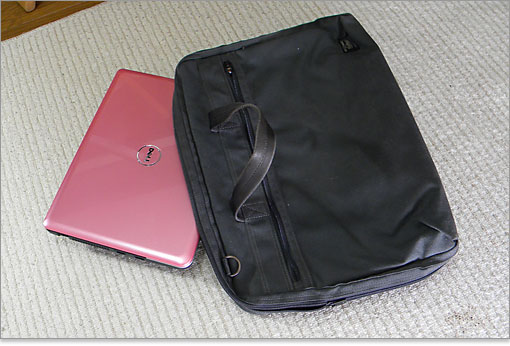 ビジネスバッグに収納できます。