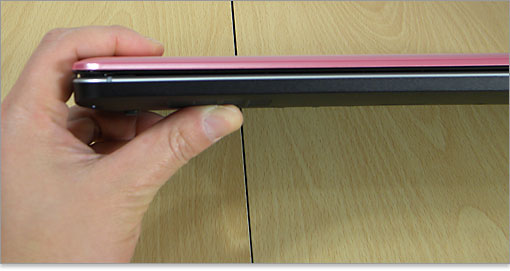 厚み23.5mmという薄さ。