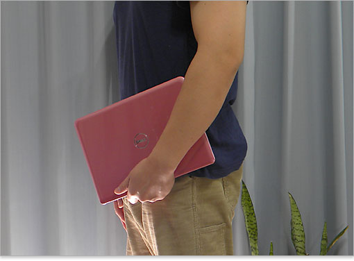 個人的には気軽に持ち運べる重量だと思います。