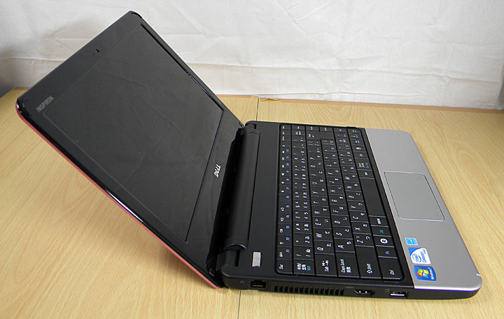 通常の使用では充分な角度です。180度まで開く必要性はほとんどないでしょう。 