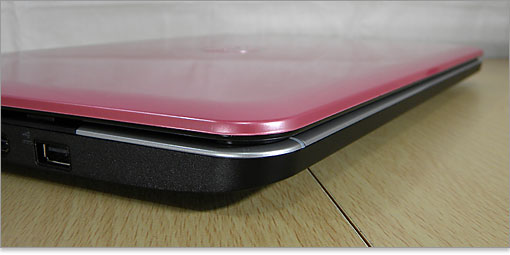 ラッチや突起はありません。