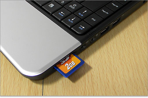 完全に中まで入らず、突っ張った状態になります。常時つなぎっ放しということはないでしょうが、挿入時にはぶつけない様に気をつけましょう。