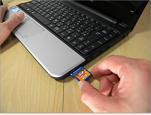 カードスロットは、SD / SDHC / MMC / MS / MSProの5規格に対応。