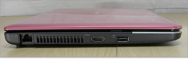 Inspiron 11zの左側面をチェック。