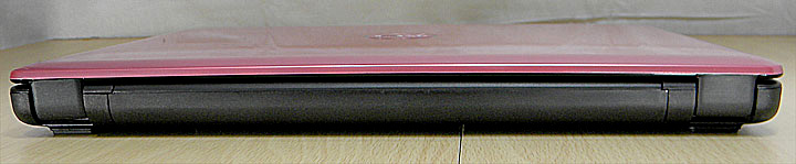 3セルバッテリーが見えるだけで、特に端子などはありません。