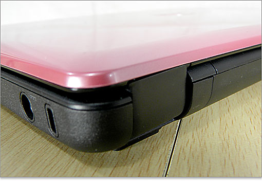 ヒンジにズームイン。