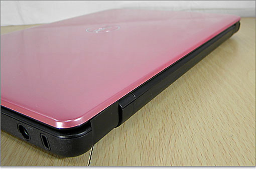 ヒンジ（蝶番）は、結構骨太で、安定感があります。