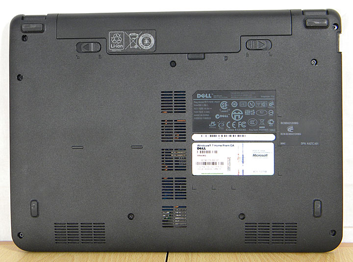 Inspiron 11zの底面をレビューします。