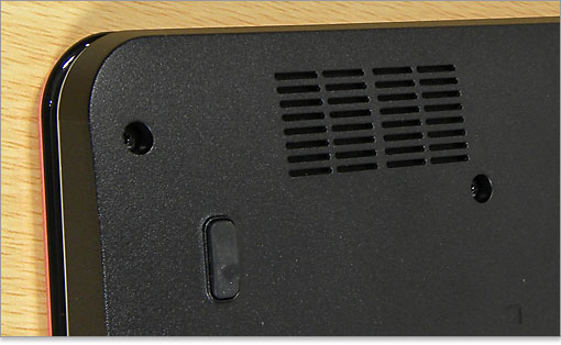 スピーカーとスタンドゴムにズームイン。