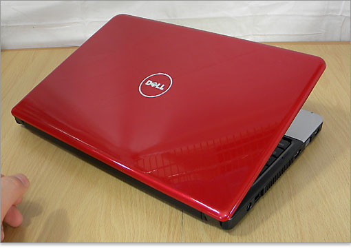 後方右斜めから見た様子。