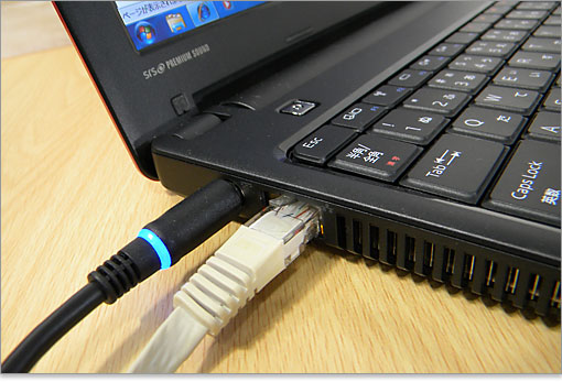 LEDが仕込まれており、発光しています。