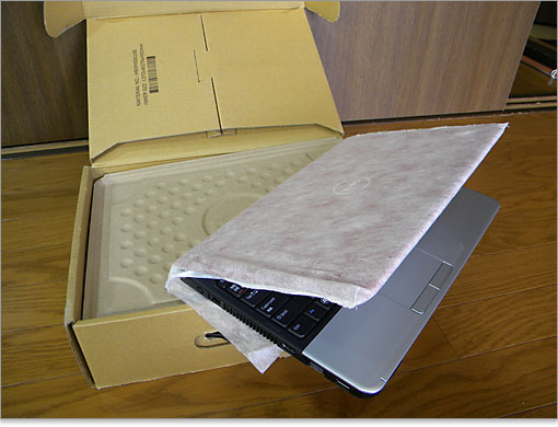 ディスプレイにかぶさっています。