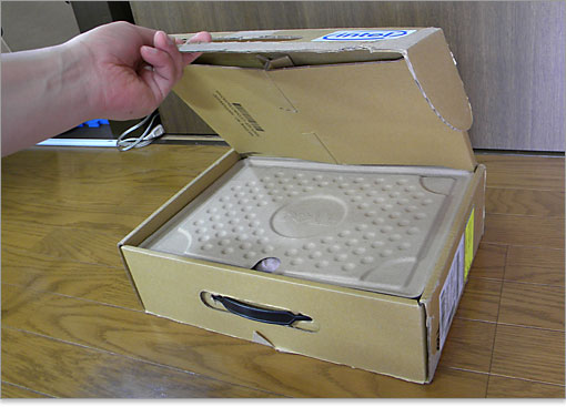 箱を開梱します。