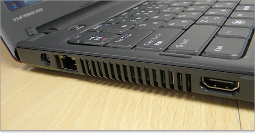 通気口部分は、側面の3分の1を占めます。