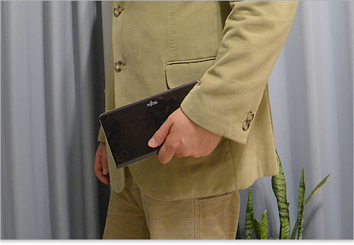 いつでも持ち歩きたくなる、約495gのReal Pocket size