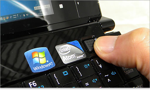 少しコツが必要になります。それにしても、スティックポイントは正方形よりも円形のほうが、操作