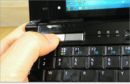 LOOX Uを持っても重心が安定していますし、非常に操作良好です。