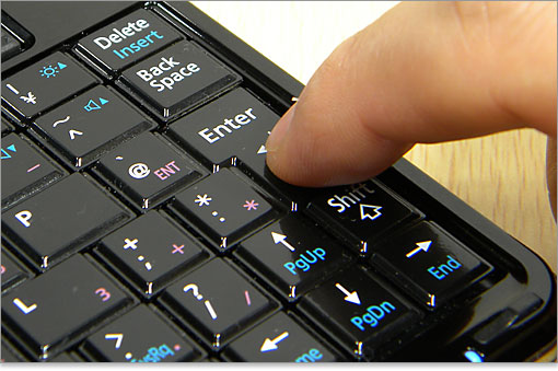 ーストロークは1.2mmで浅めですが、打鍵感はしっかりあります。