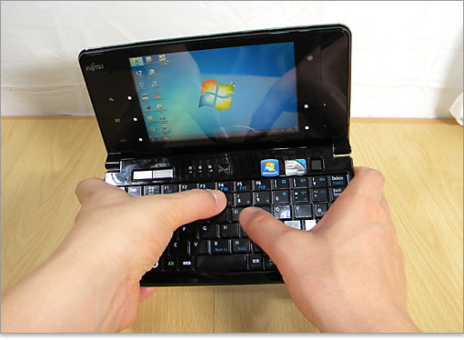 のキーが操作できます。願わくば、もう少しワイドが縮まれば操作性が向上したと思われ