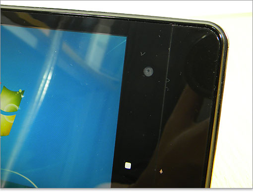 Webカメラを搭載。Windows Live Messengerを使ってテレビ電話が楽しめます。