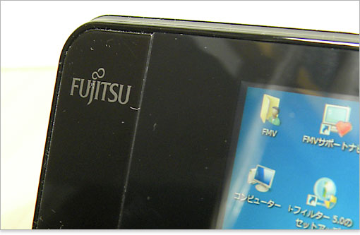 左上にはFUJITSUのロゴ。